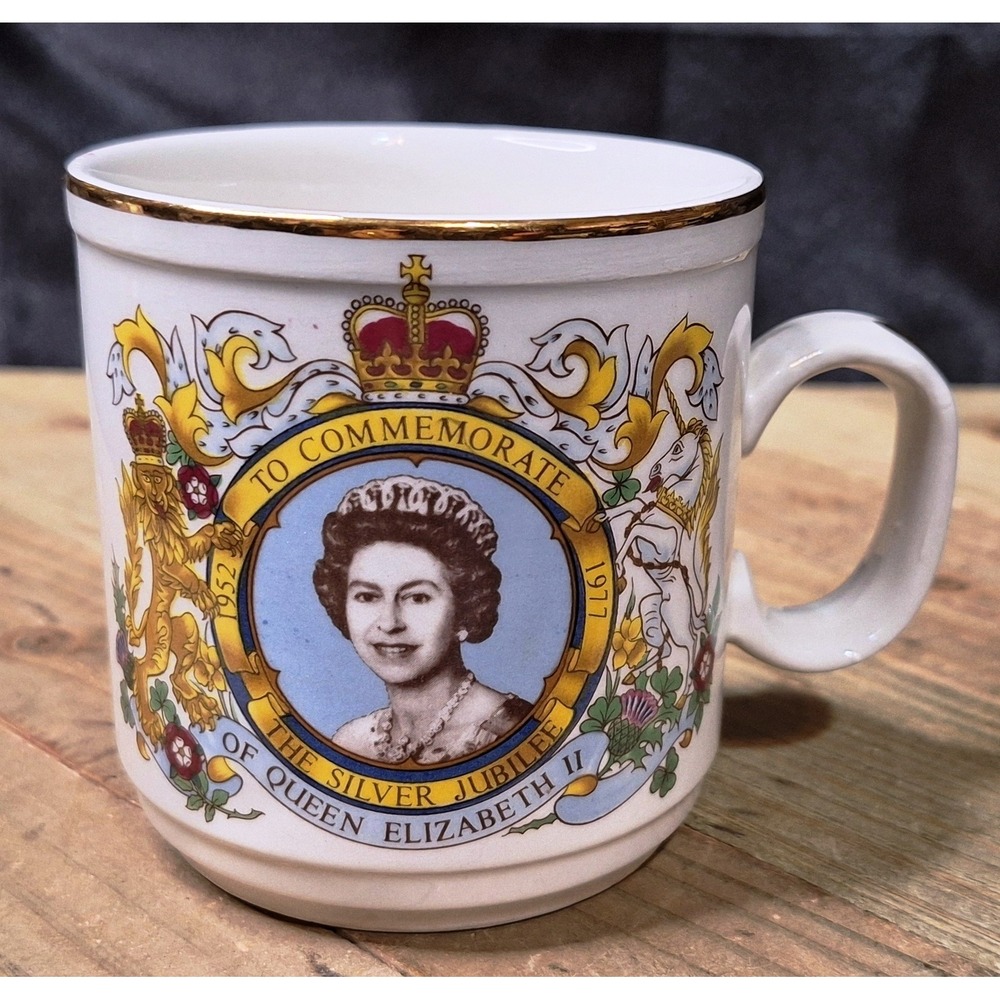 Vintage Queen Elizabeth II Silver Jubilee Commemorative Mug 1952-1977 Ceramic